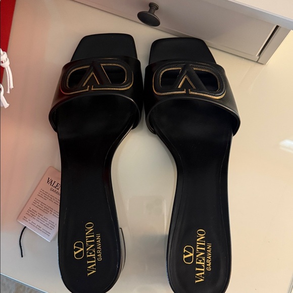 🔥Valentino Garavani Vlogo Cut-Out Slide Sandal In Calfskin 60MM🔥 - Picture 11 of 12